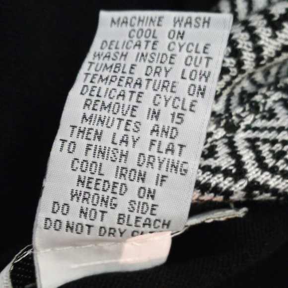 NWT C.D. daniels black sweater with matching scarf - Picture 6 of 9